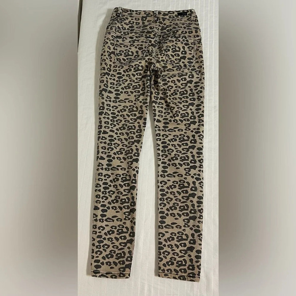 Almost Famous Animal Print Leopard Print Mid Rise Skinny Jeans Size 5 A2 - Picture 6 of 16